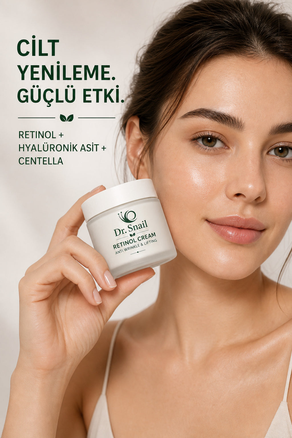 Dr. Snail Retinol Krem kavanozunu tutan model